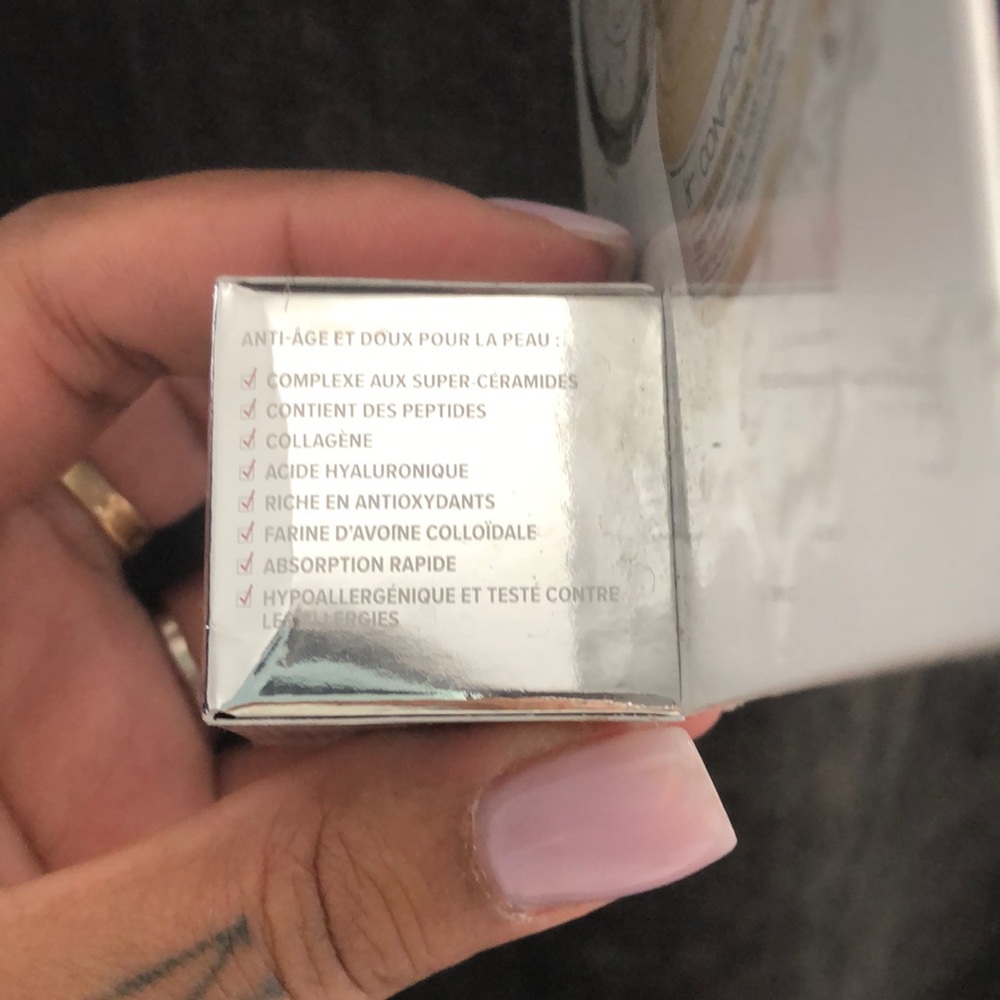 Moisturizing cream - Picture 2 of 3